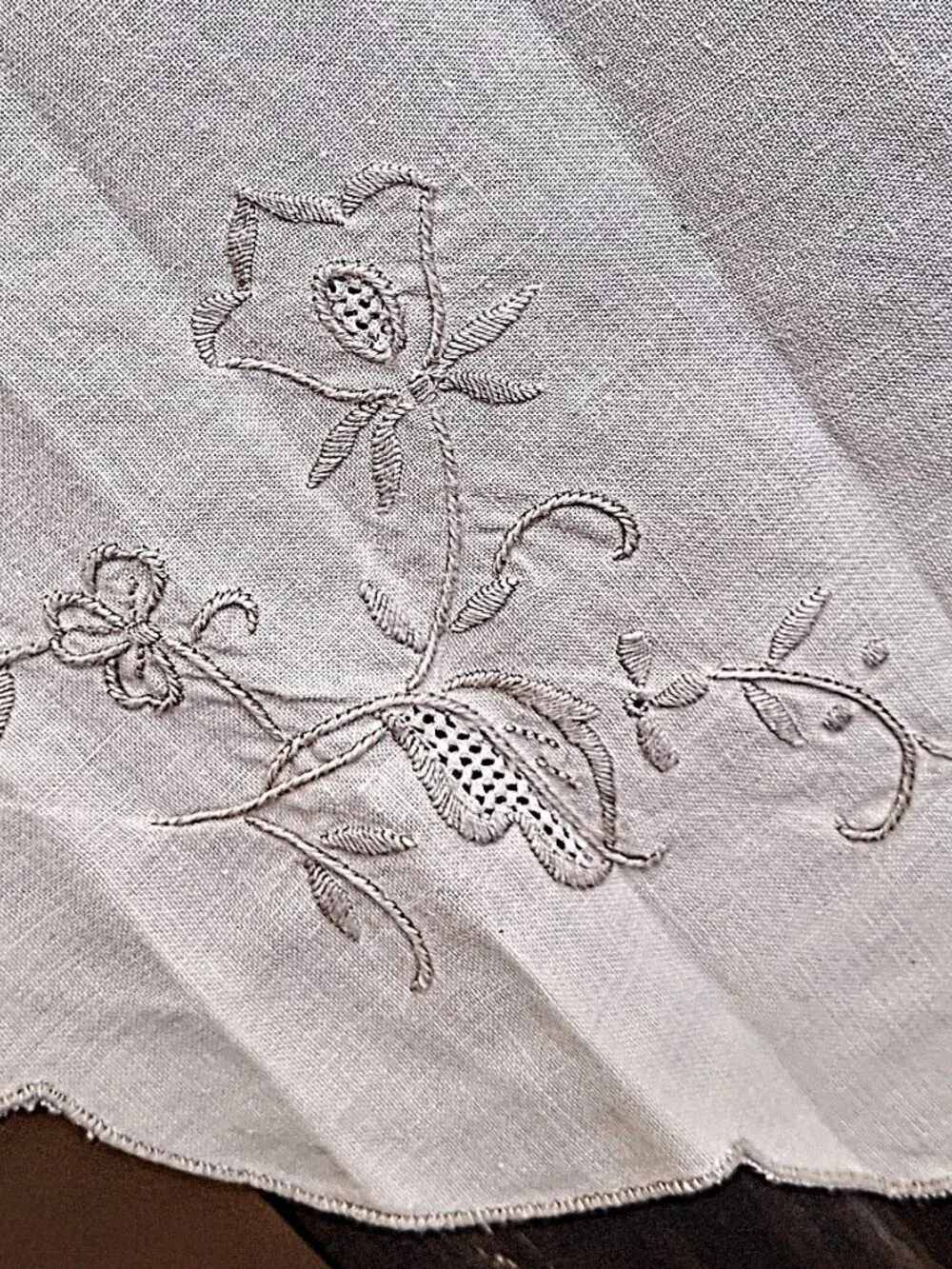 Vintage Oval Crocheted Maderia Style Lace Cutwork Tablecloth 62”x75”